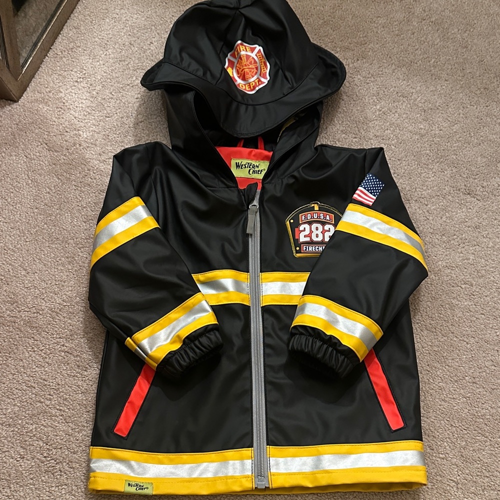 Western Chief Boy’s F.D.U.S.A Fire Chief Raincoat Jacket and Hat Set - Picture 7 of 9